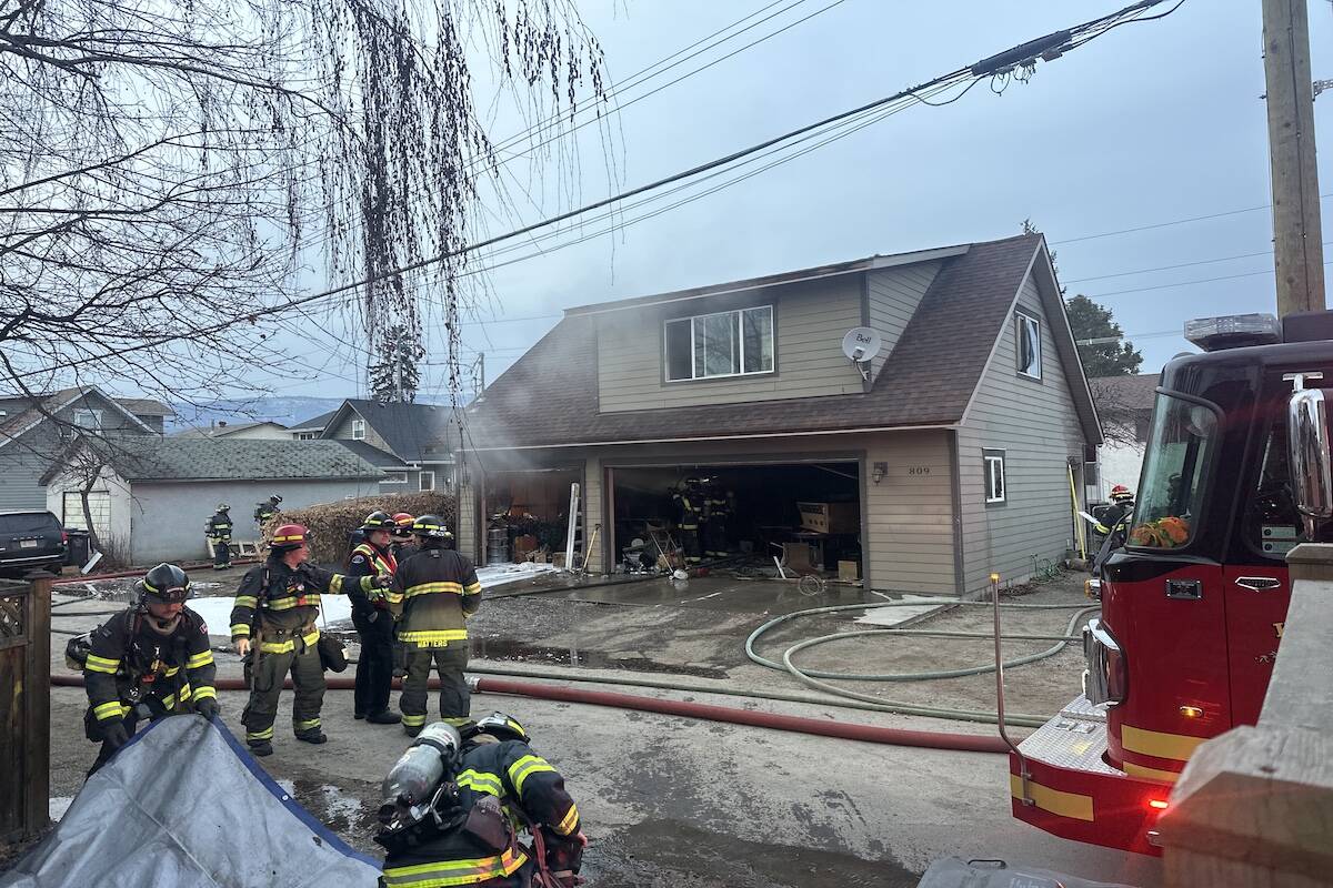 Residents and cats escape Kelowna carriage home fire